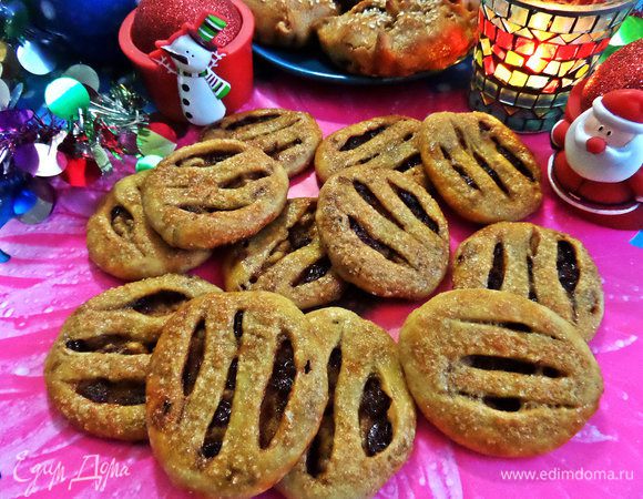 Оно очень вкусное...с чаем,с кофе и даже...с красным вином! Ну и просто так тоже. А продукты для него есть всегда и у всех хозяек!