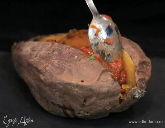 И нафаршировать его подготовленной начинкой.