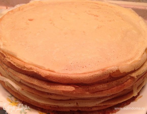 Смешать все ингредиенты для блинов и пожарить блины. Остудить.
