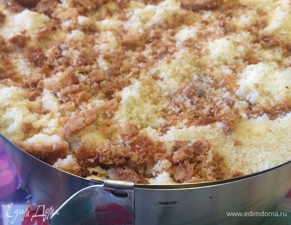 Последний слой кулича! Кофе. И в моем случае, ореховый крем.  Все это отправляем в холодильник, и бегом на работу (я вот на 10 мин тогда опоздала, хотела в 20 мин уложиться, но пришлось за сливочным сыром и сметаной сходить).