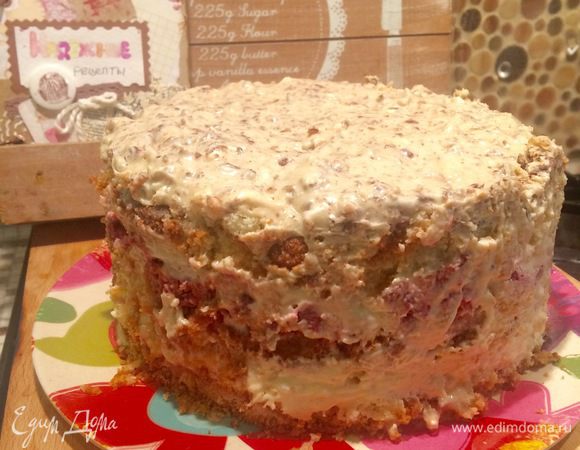 Вечером ловким движением ножа по периметру и Та-даам) 
Можно украшать стружкой шоколада, ягодами, орехами, ну логика понятна. Но у нас это был не праздник, а так просто, поэтому излишества ни к чему (да и напоминаю, вообще времени не было).