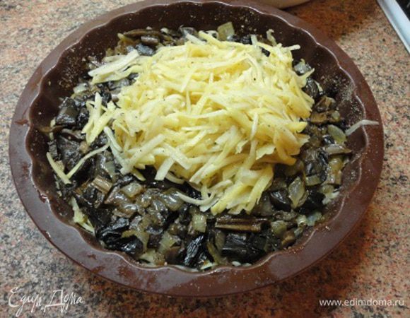 Затем грибную начинку.