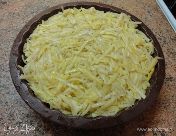 Сверху оставшийся картофель. Запекать 30 минут (ориентируйтесь по своей духовке).