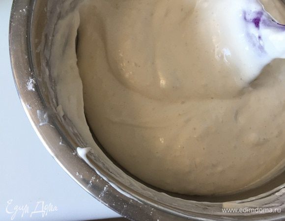 Тесто получается очень воздушное и пушистое.