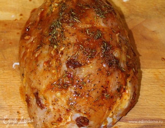 Мясо обмазать полученной смесью.