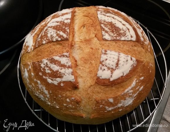 Готовый хлеб остужаем на решетке. Есть хлеб сразу после выпечки не рекомендуют. Советуют дать ему отлежаться 6-8 часов. 
Всем румяного, ароматного, вкусного хлеба!