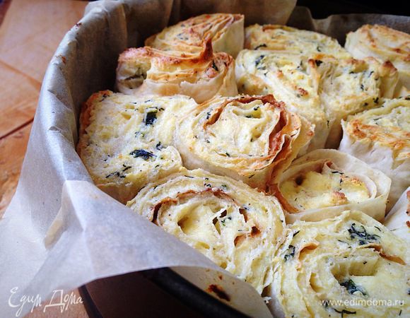 Заваривайте ароматный чай или кофе и подавайте готовый пирог к столу!