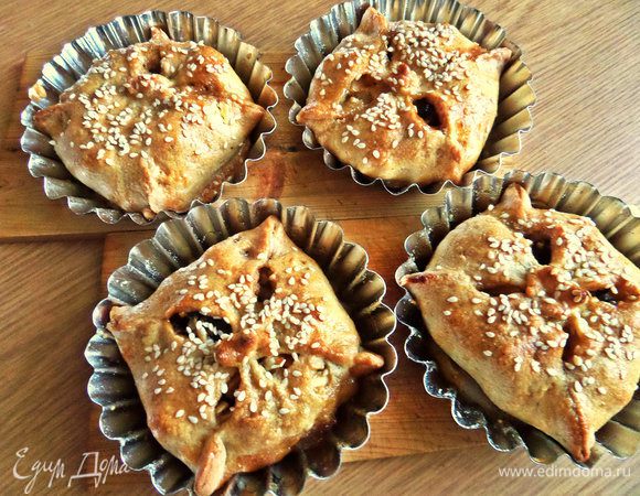 Выпекаем 12-15 минут при 190°C. Остужаем прямо в формочках, иначе можно обжечься.