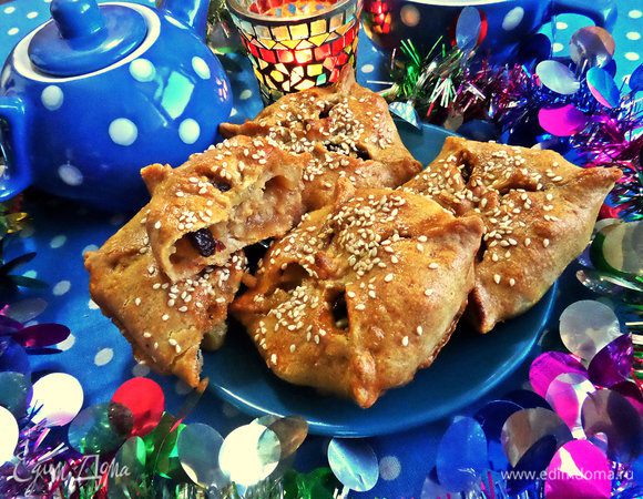 В отличие от печенья булочки мягкие, только верх немного хрустящий после духовки. Вот так одно и то же тесто ведёт себя по-разному.