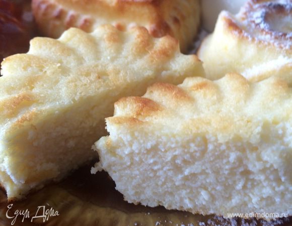 А вот разрез. 
Мне запеканка всегда нравится в холодном виде, этот раз не был исключением.
Получилось очень вкусное лимонное "пирожное", не такое вредное как настоящее пирожное.