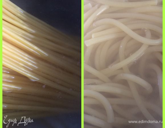 Пока остывают мясо и соус сварим в подсоленной воде пасту до состояния al dente. 
У меня трубочки-спагетти. Ими проще потом форму выкладывать, но можно попробовать пасту и другой формы, однако будет сложно.
Сливаем воду, сбрызгиваем немного оливковым маслом, чтобы не слиплись и остужаем.