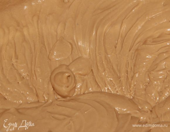 Получился вот такой крем, который я отправила в холодильник на 30 минут.