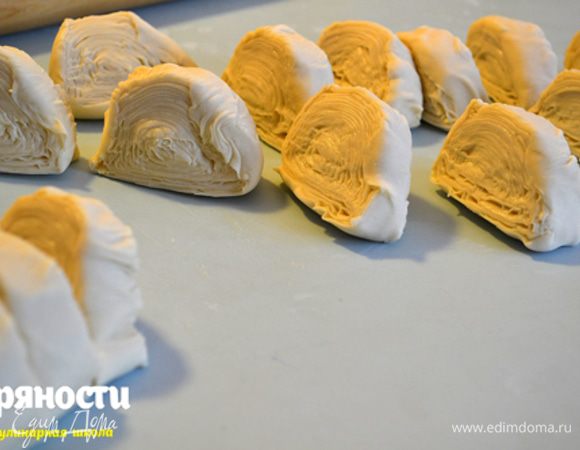 Затем достаем и нарезаем на кусочки примерно 20-25 шт, как вам захочется.