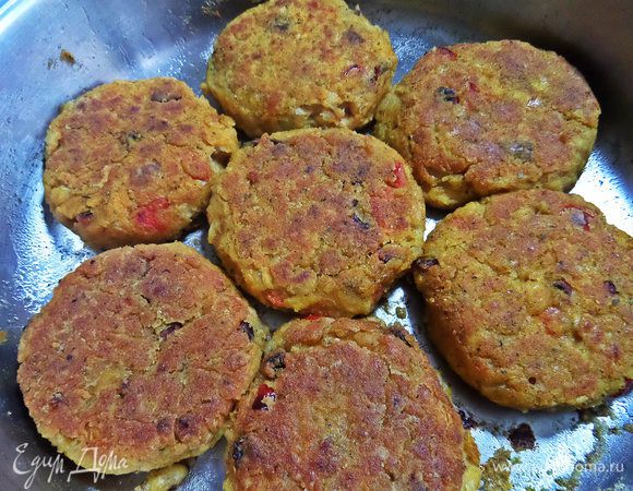 На самом деле продукты все готовые и яиц нет, так что готовятся быстро!