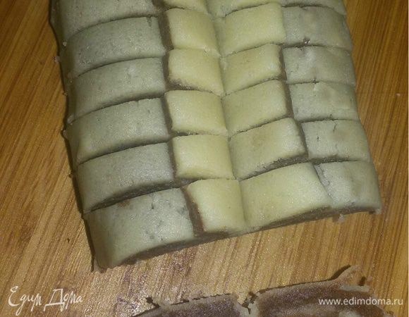 После чего нарезать их. Толщина 0,5-0,8 см.