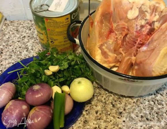 Продукты! Помидоры лучше брать свежие, но сейчас у нас хороших нет и я взяла в банке. Чабер и базилик фиолетовый тоже лучше свежие, но я положила 1 ст.л сушеного фиолетового базилика и 1 ч.л чабера (сушеного).