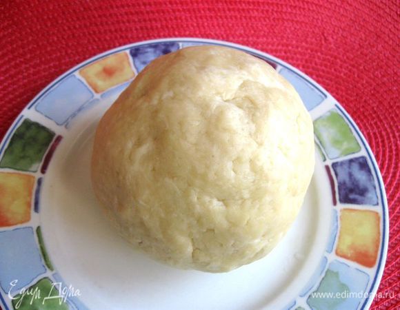 Скатать в шар, завернуть в пленку. Убрать в холодильник на 30 минут.
