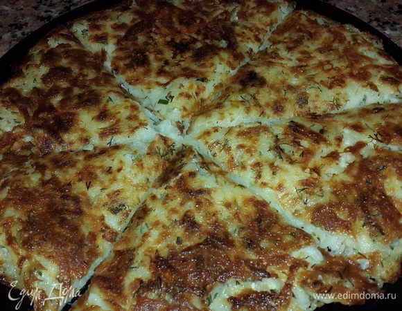 Снимаем рёшти с огня, перекладываем на тарелку, режем на порционные куски.