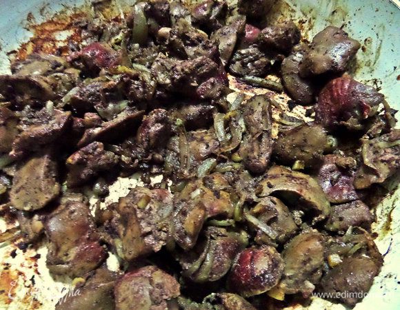 Перемешиваем, жарим минут 5.