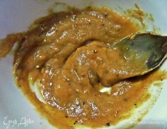 Смешиваем горчицу, мёд, специи.