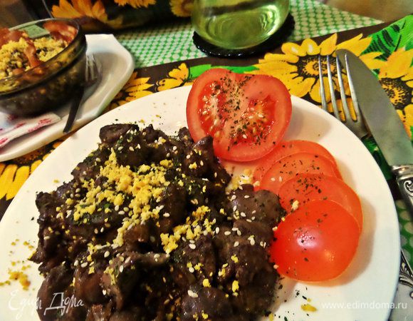 При подаче посыпать желтком, петрушкой и предложить свежие овощи.