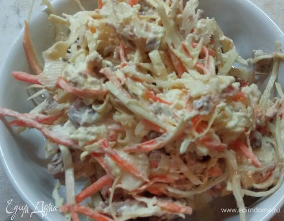 Все компоненты смешать. Посолить и поперчить по вкусу. Заправить майонезом.
Салат очень прост в приготовлении. Я иногда добавляю в него еще чеснок для остроты. 