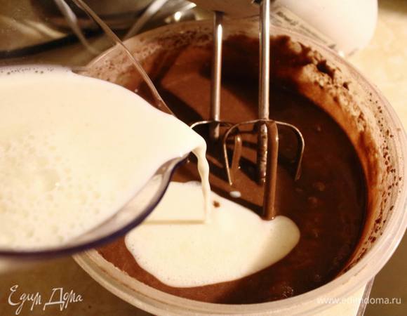 Добавить молоко.