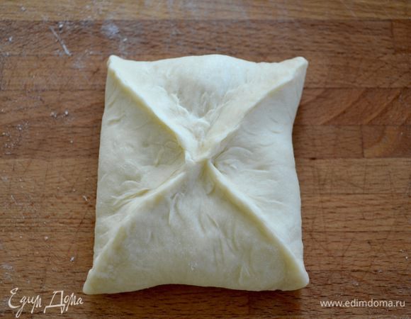 И затем защипнуть края, как показано на фото. 