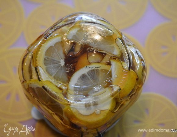 Банку перевернуть на 5-10 минут.