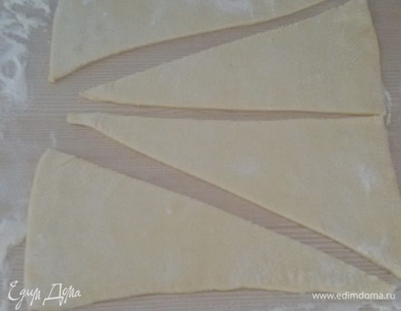 Разрезать его на одинаковые прямоугольники, длины боковых сторон которых будут больше, чем основание.