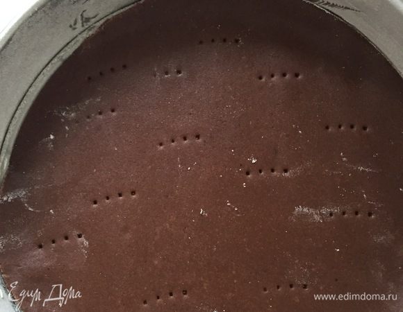 Наколоть вилкой, выпекать минут 10 при температуре 190°С.