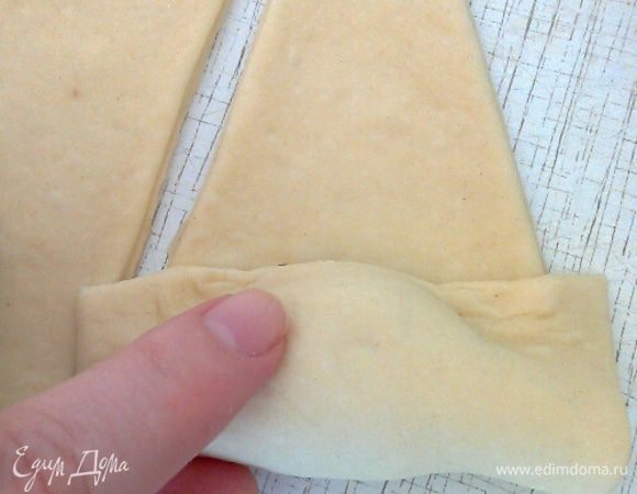 Скручиваем от широкой стороны к узкой.