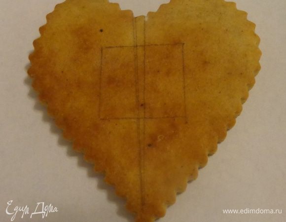 Тем временем сделать пищевым фломастером разметку на основе.