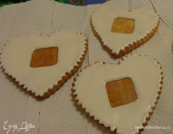 Сделать белую заливку. Дать застыть.