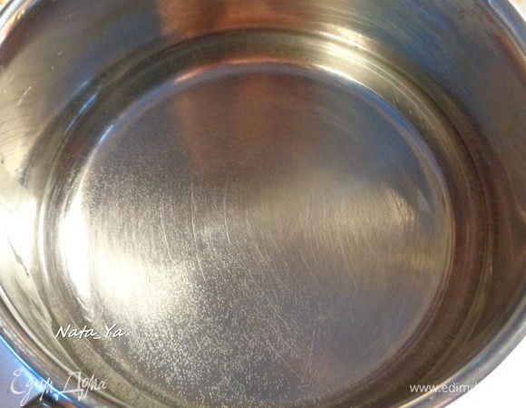 Сварим булгур. Для этого закипятим 100 мл воды.