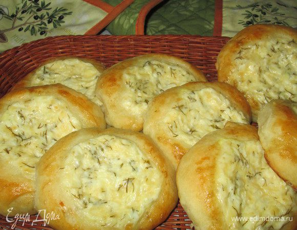 В готовые шанежки, по желанию, можно положить по кусочку сливочного масла.