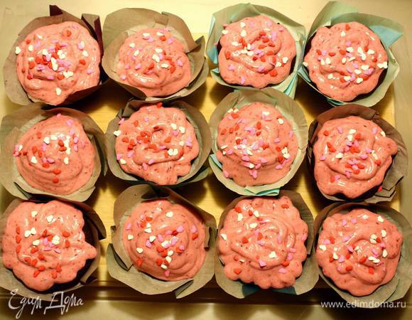 А теперь можно и поздравить кого-то с праздником или просто выпить романтичного чаю/кофе :)