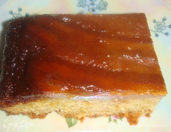 А вот кусочек... Пирог ну очень вкусный. Приятного чаепития!