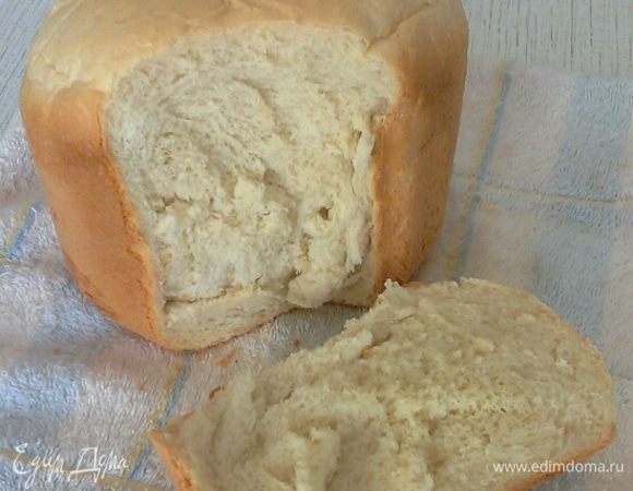 Как только остыл, можно разрезать. Мякиш получился мягкий, легкий и так вкусно пахнет теплым хлебом. Корочка хрустящая!!!