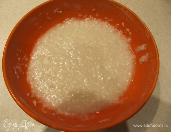 Приготовить кокосовую глазурь, смешав все ингредиенты между собой.