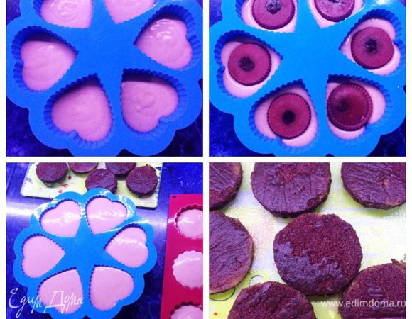 Сборка пирожных:
Подготовленные заготовки бисквита пропитываем вишневым соком.
На дно формочек выкладываем примерно половину мусса. 
Далее выложить вишню в желе (уже замороженную) и сверху — оставшийся мусс. 