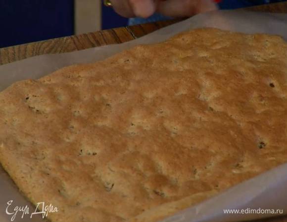 Выпекать в разогретой духовке 5 минут, затем понизить температуру до 170°С и выпекать еще 5‒7 минут.