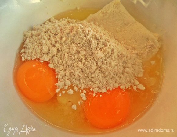 Добавить немного муки.