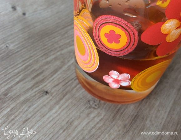 Процедить воду. Добавить сахар.