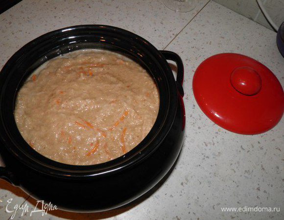 На фарш выложить оставшуюся картофельную массу.