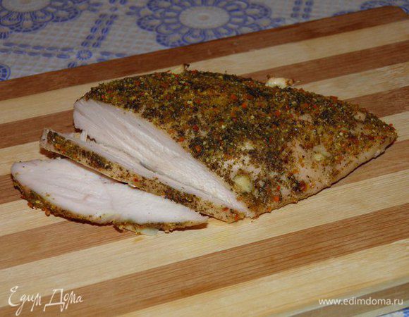 Поставить в духовку при 250°C на 20 минут. После ее не открывать 2 часа, а лучше готовить с вечера, чтобы грудка ночь "отдыхала" в духовке. 