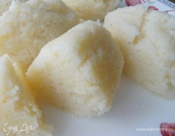 Отварить клёцки в кипящей подсоленной воде, в течении 7 минут, на слабом огне. Оставить в этой же воде еще на 10 минут. За это время клецки заметно набухнут, значит они готовы. Вот такие пышные получились.