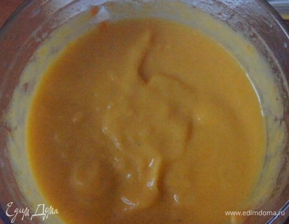 Готовые овощи пюрировать блендером, постепенно добавляя жидкость из кастрюли. Зависит от того какой консистенции вы любите суп. У меня ушла почти вся жидкость.