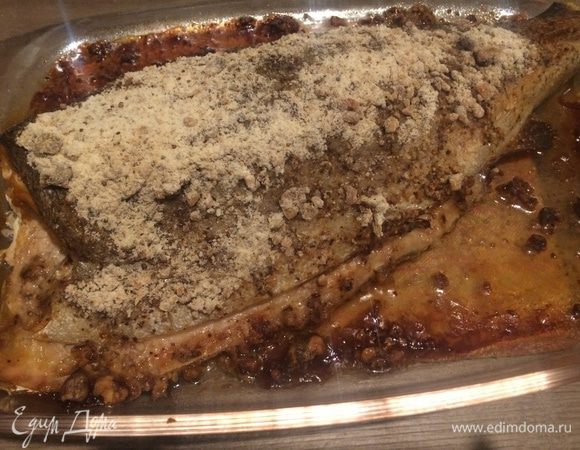 Разогреть духовку до 190°C.
Переложить рыбу в стеклянную форму с крышкой, отправить в духовку на 1 час.