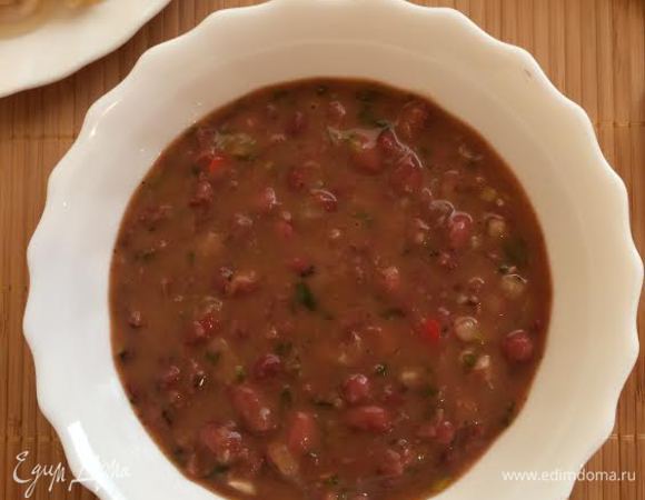 Лобио должно настояться. К лобио очень подходит мчады, свежая зелень и соленья. Приятного аппетита!